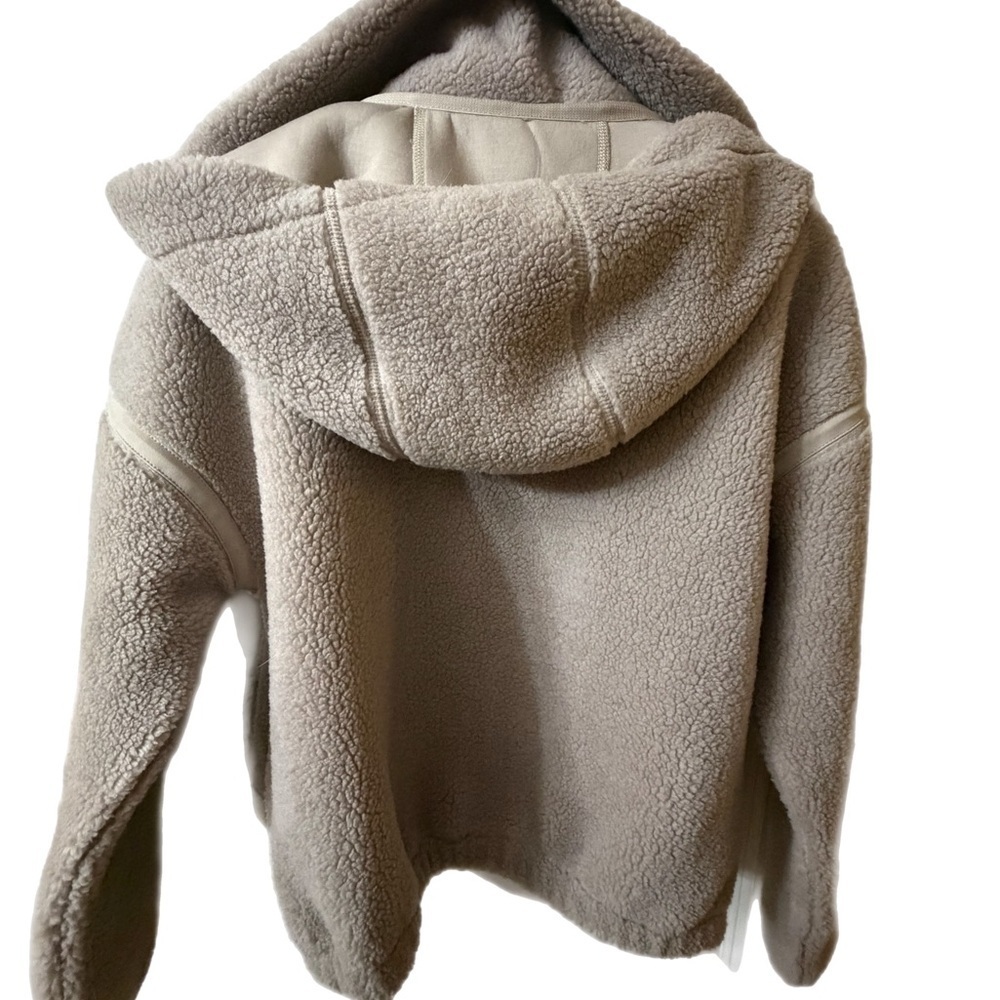 Abercrombie & Fitch
YPB neoWARM Hooded Full-Zip - Picture 4 of 8